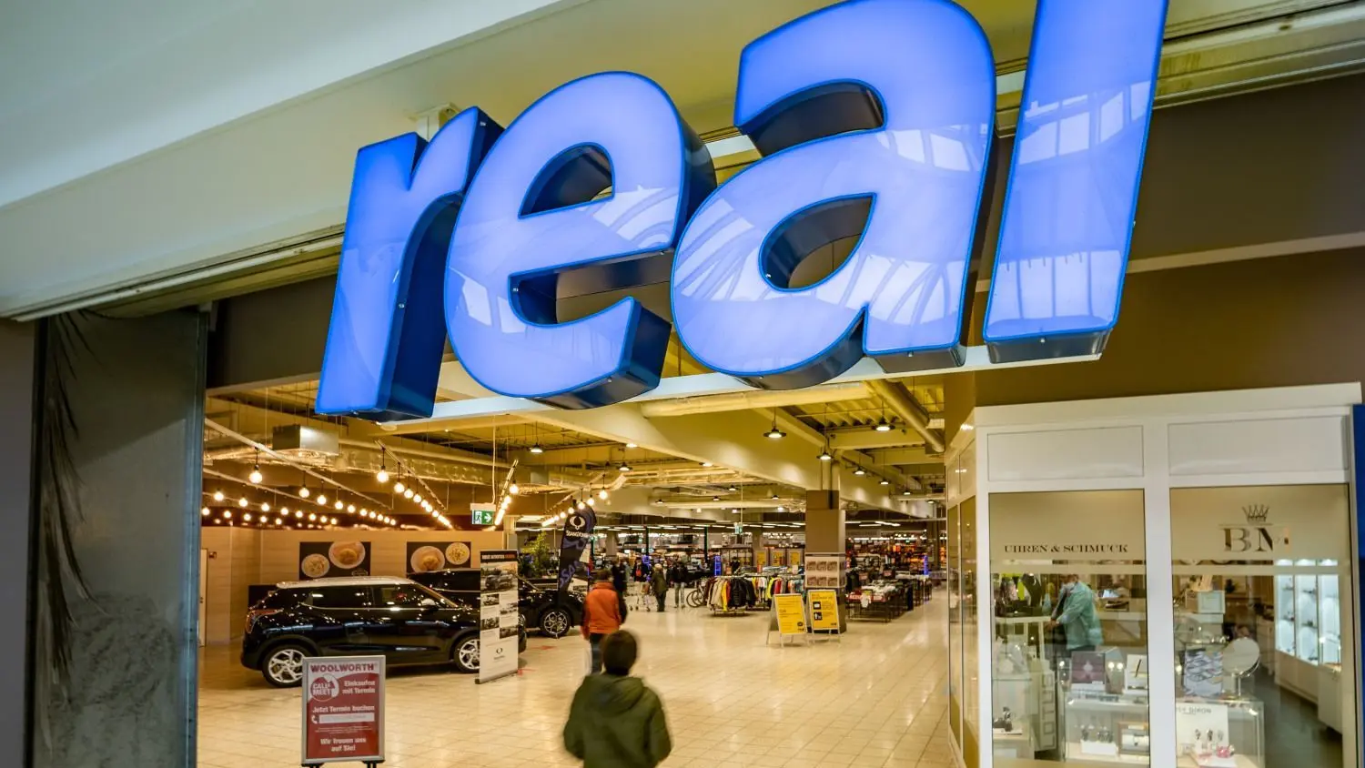 Im real-Markt in Schwedt hat der Ausverkauf begonnen. Die Kunden dürfen sich über zahlreiche Preisreduzierungen freuen. Manche Artikel wird es aber künftig nicht mehr geben.