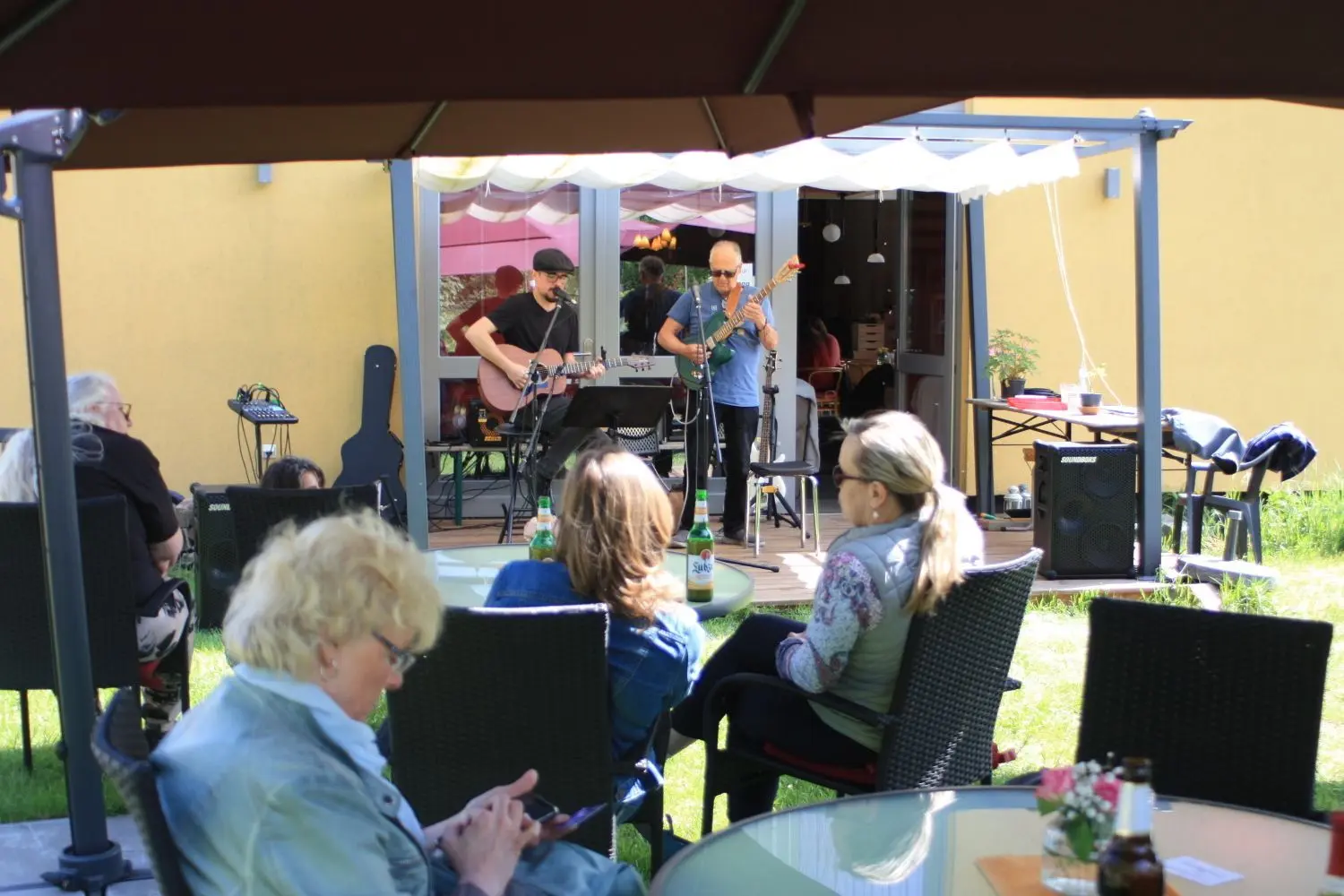 Mal´s Scheune lud mit kulinarischen Köstlichkeiten und Live-Musik zum Verweilen ein.
