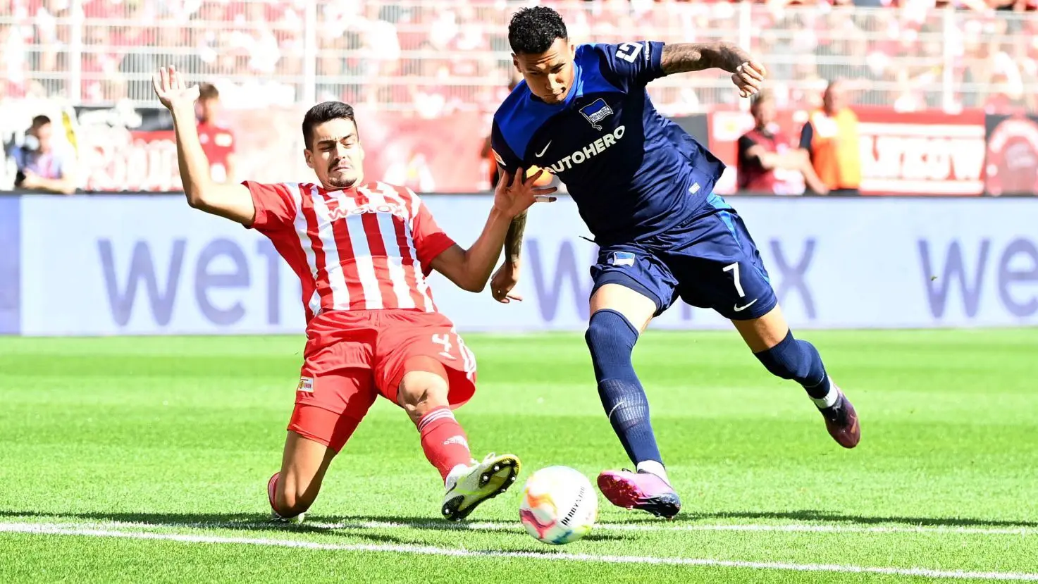 Neuzugang Diogo Leite (links, im Duell mit Davie Selke) absolvierte gegen Hertha BSC sein Bundesliga-Debüt im Trikot von Union Berlin.