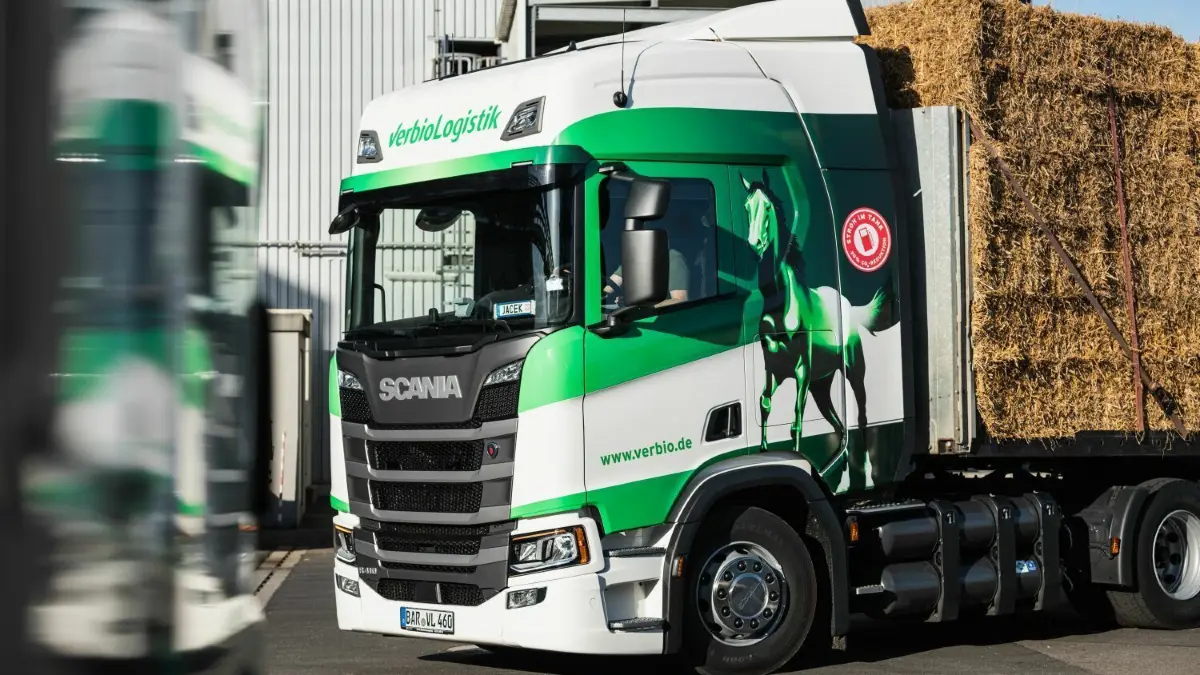 Alternative: 50 Lkw der Verbio fahren inzwischen mit Biomethan aus Stroh.
VERBIO LKW fahren mit Biomethan aus Stroh