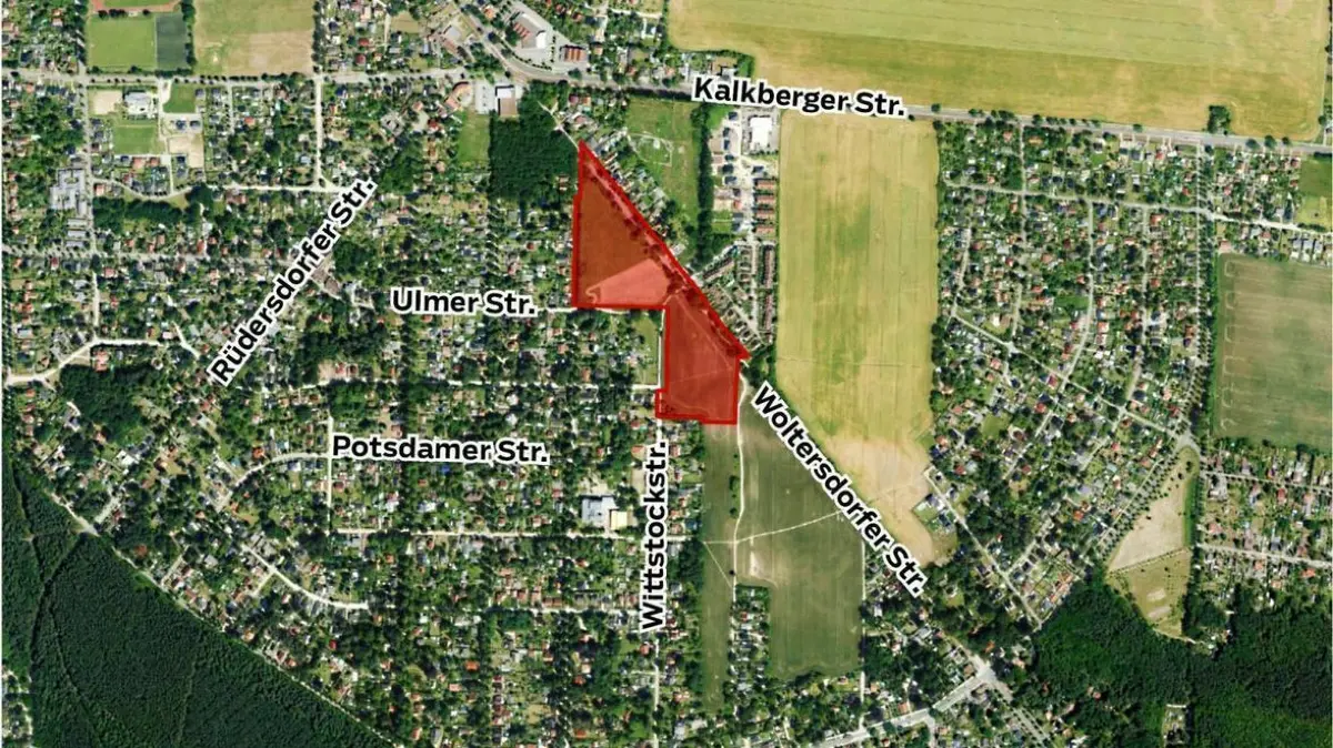 Da soll es hin: Das Gebiet zwischen Woltersdorfer Straße, Leipziger Straße und Wittstockstraße (rot) soll der neue Schulstandort des Gymnasiums mit Turnhalle und Außensportanlage in Schöneiche werden.
Schöneiche, 16.11.2021 Einpflegedatum -
Bebauungsplan 25/19 „Weiterführende Schule Wittstockstraße/Woltersdorfer Straße“
Gemeinde Schöneiche bei Berlin
.
Es geht voran: Schöneiche plant mit dem Landkreis zwischen der Woltersdorfer Straße (nördöstlich