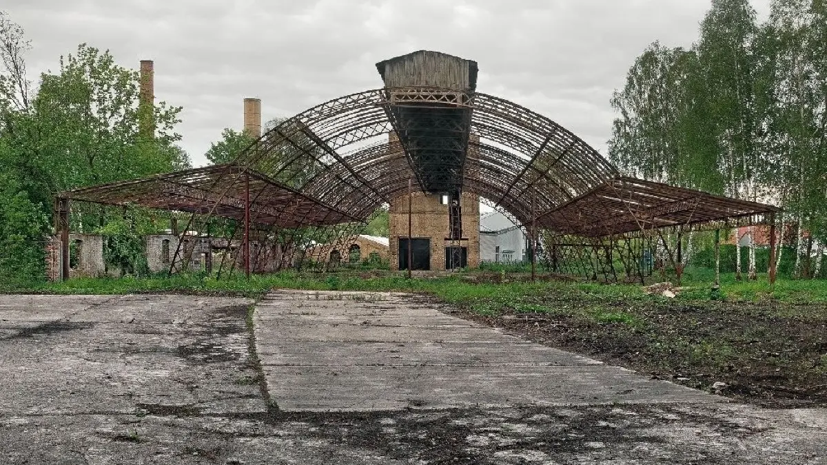 Morbider Charme: die fragilen Überreste einer Bogenhalle der Walz- und Hüttenwerke in Eberswalde
Bogenhalle Borsigwerke Eberswalde