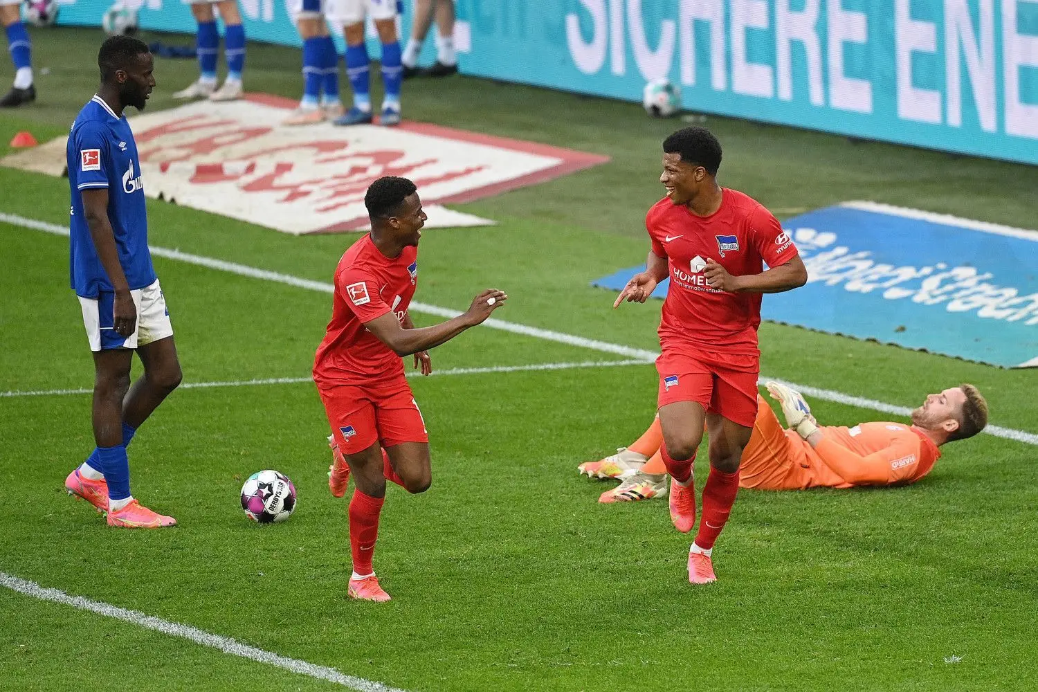 Jessic Ngankam (M.) erzielte am Mittwoch beim 2:1-Sieg von Hertha BSC beim FC Schalke 04 den Siegtreffer. Sein Einsatz gegen Köln ist jedoch fraglich.