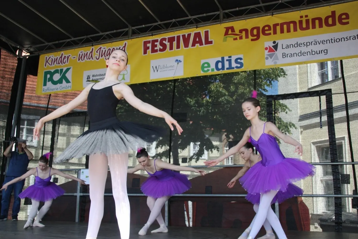 Kinder- und Jugendfestival Angermünde: Zum zweiten Mal kam das größte Talentefestival Brandenburgs und Berlins in die Uckermark und bot Kindern und Jugendlichen eine große Bühne: Mit dabei die Ballettschule La Sylphide aus Bernau.