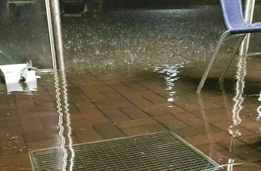 Alles unter Wasser. Auf dem Stadtfestgelände, aber auch in anderen Teilen der Stadt.