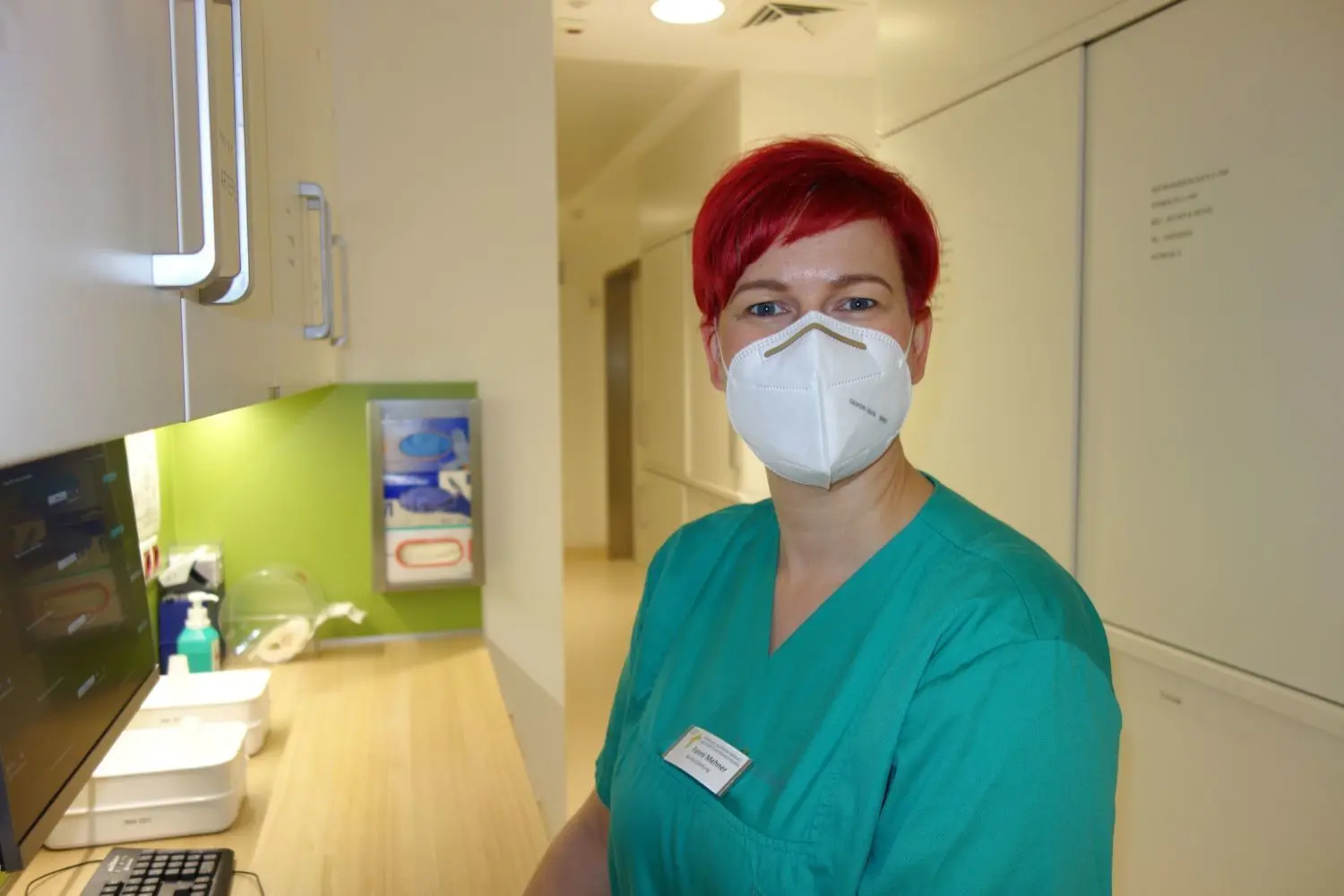 Immer mit FFP2-Maske unterwegs: Fanni Mehner (36), Pflegerische Bereichsleitung des IMC/Covid-Bereichs im Immanuel Klinikum Bernau.