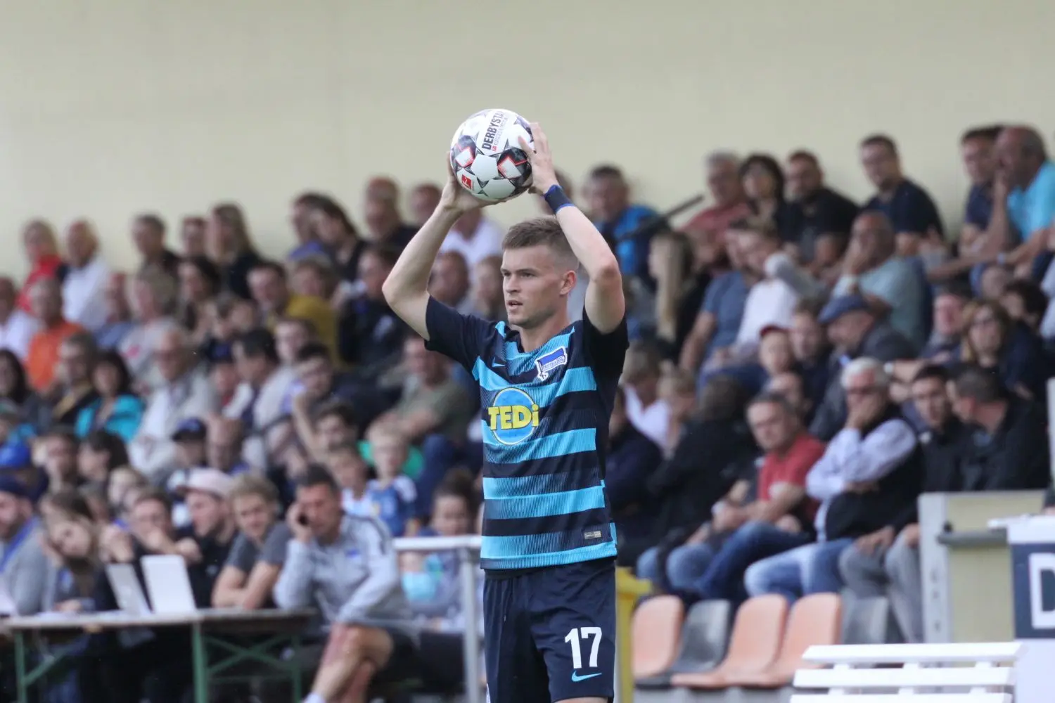 Hertha BSC, hier mit Maximilian Mittelstädt, bittet die Oberliga-Fußballer vom MSV Neuruppin zum Tanz.