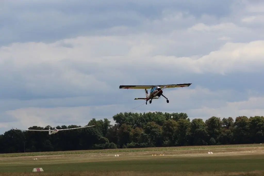 Auf diesen Moment des Abhebens warten die Piloten des Fliegerklubs Brandenburg, und nicht nur die, sehnsüchtigst.