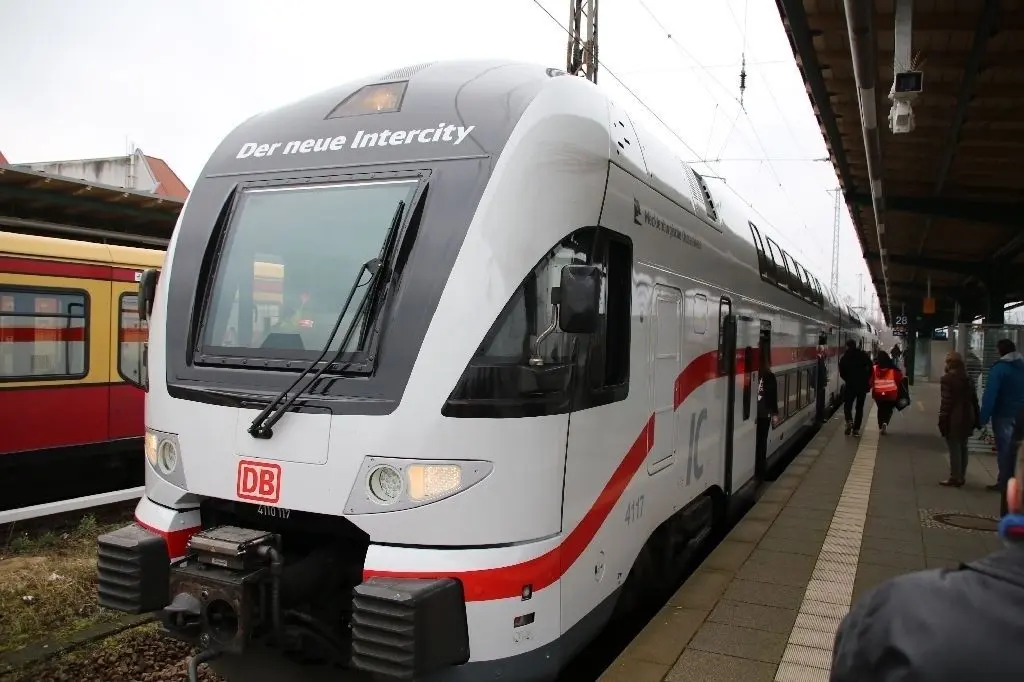 Der neue Zug trägt den Namen Mecklenburgische Ostseeküste. Die Zugtaufe fand am Morgen in Rostock statt.