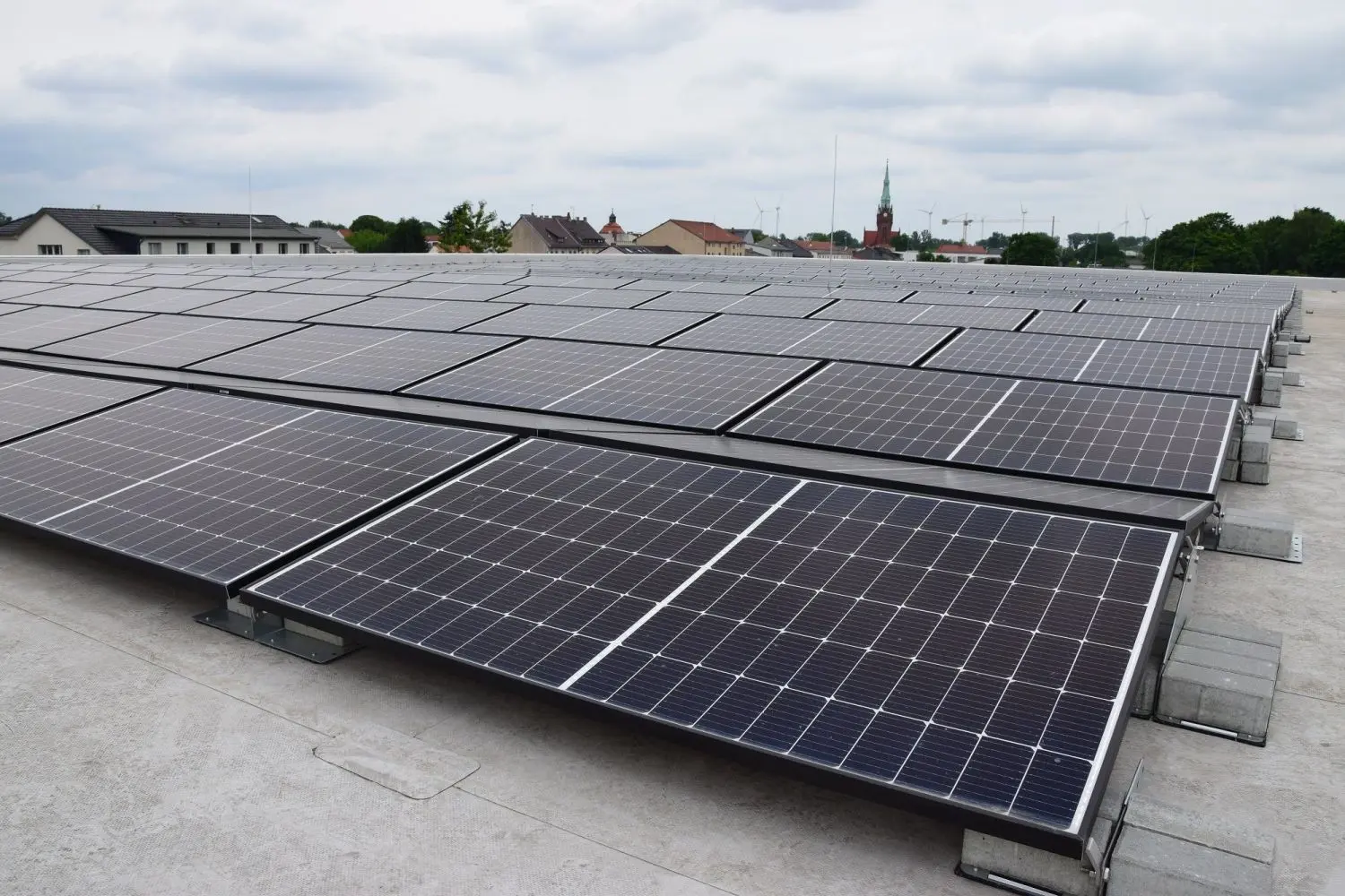 Photovoltaik-Anlage auf dem Dach eines Parkhauses in Bernau: Demnächst könnten Bürger besser mit eingebunden werden.