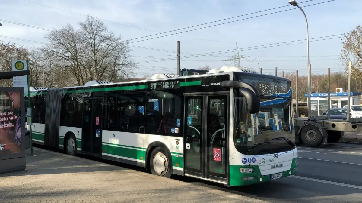 Oderberg ist am Wochenende mit dem ÖPNV nur eingeschränkt zu erreichen. Fahrgäste sollten sich bei den Verkehrsunternehmen über Fahrtmöglichkeiten informieren (Symbolbild).
Ein Fahrzeug der Barnimer Busgesellschaft im Eberswalder Stadtteil Finow.