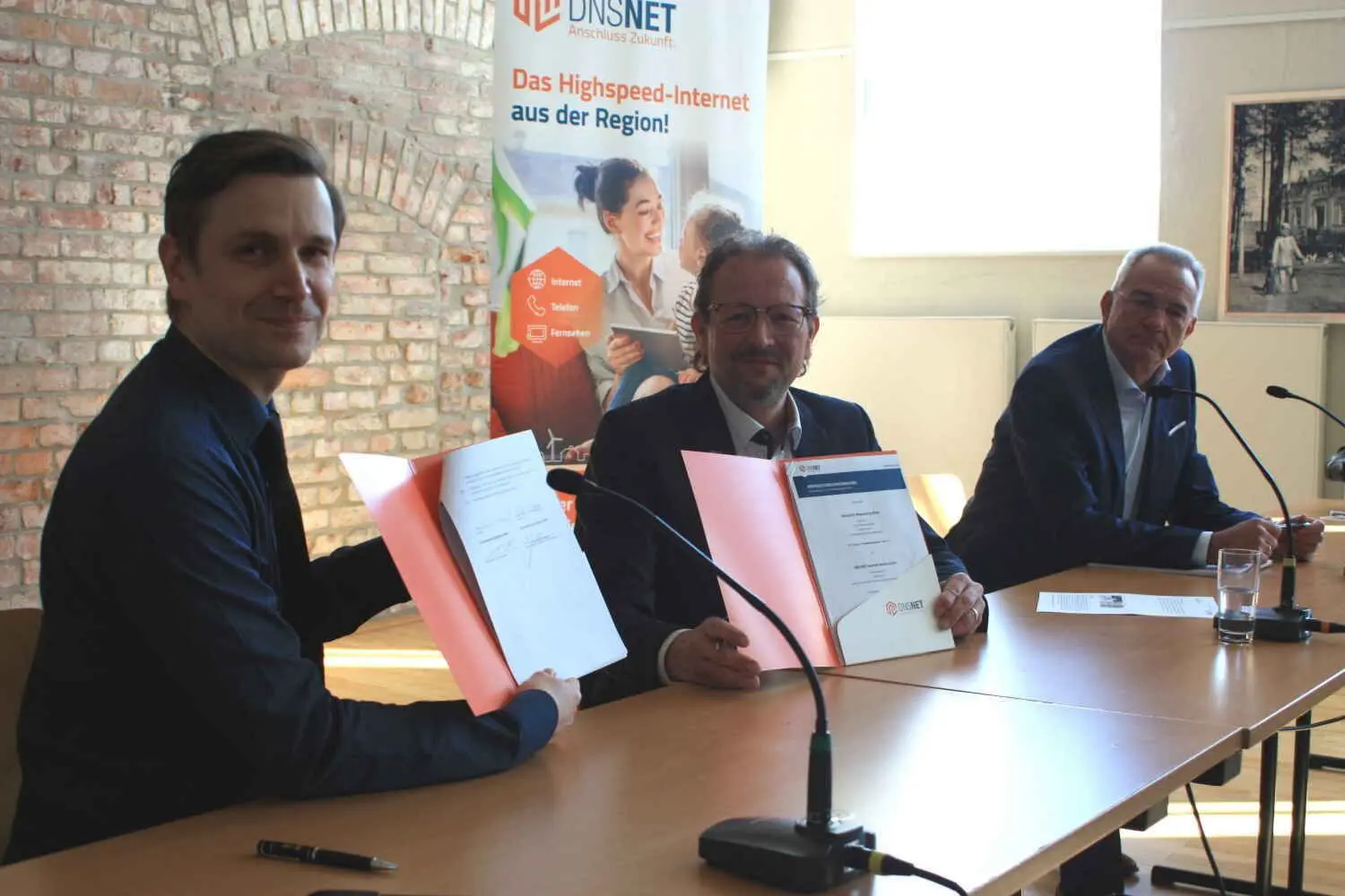 Bürgermeister Beckendorf bringt gute Nachrichten.