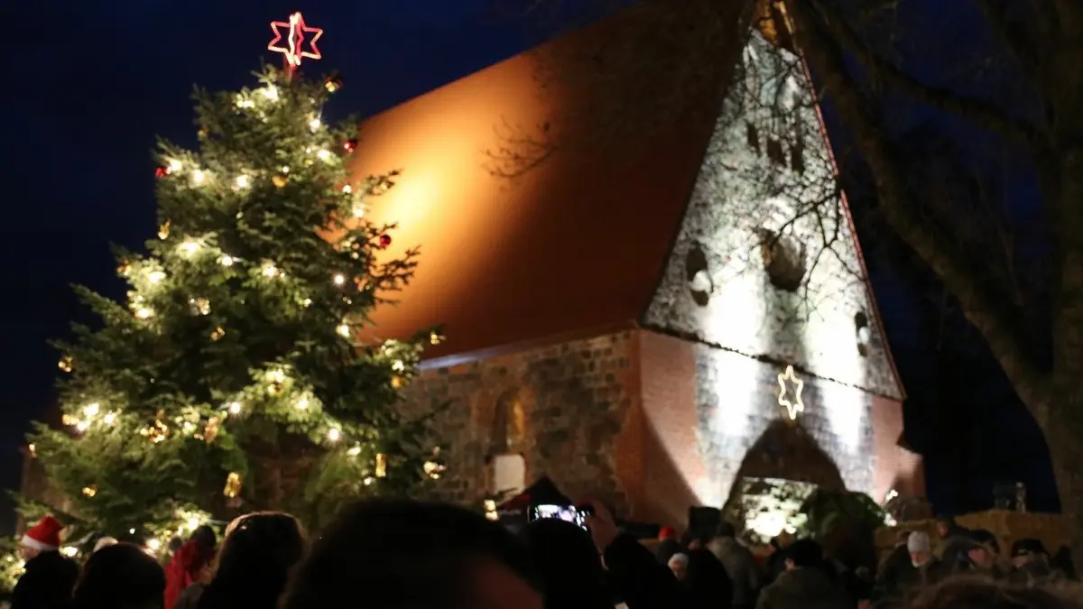 Der Dolgeliner Weihnachtsmarkt findet immer rund um die Kirche im Zentrum der Gemeinde statt.
Der Dolgeliner Weihnachtsmarkt findet immer rund um die Kirche im Zentrum der Gemeinde statt.