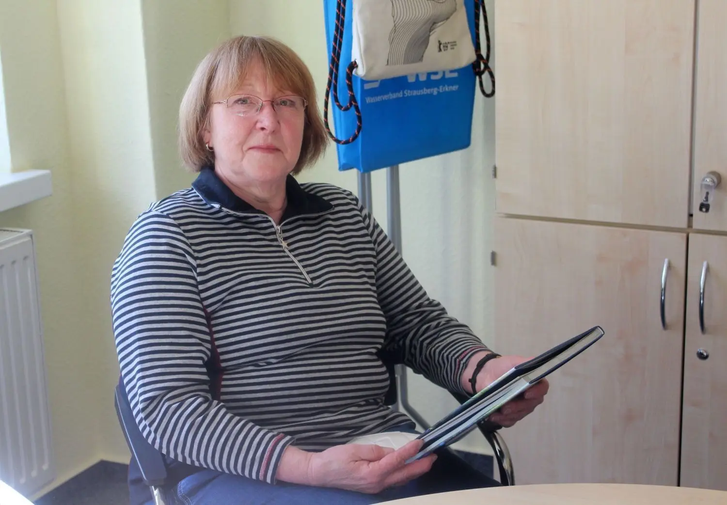 Elisabeth Schmidt, Betreuerin der Rehfelder Gemeindebibliothek, spricht sich weiter für einen Umzug in die Alte Sparkasse aus.