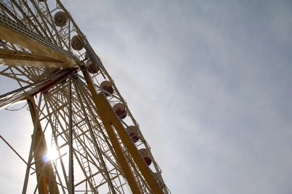 Für die gute Aussicht: Das Riesenrad dreht sich am Sonnabend und Sonntag jeweils ab 11 Uhr. Dann öffnet der Rummel.