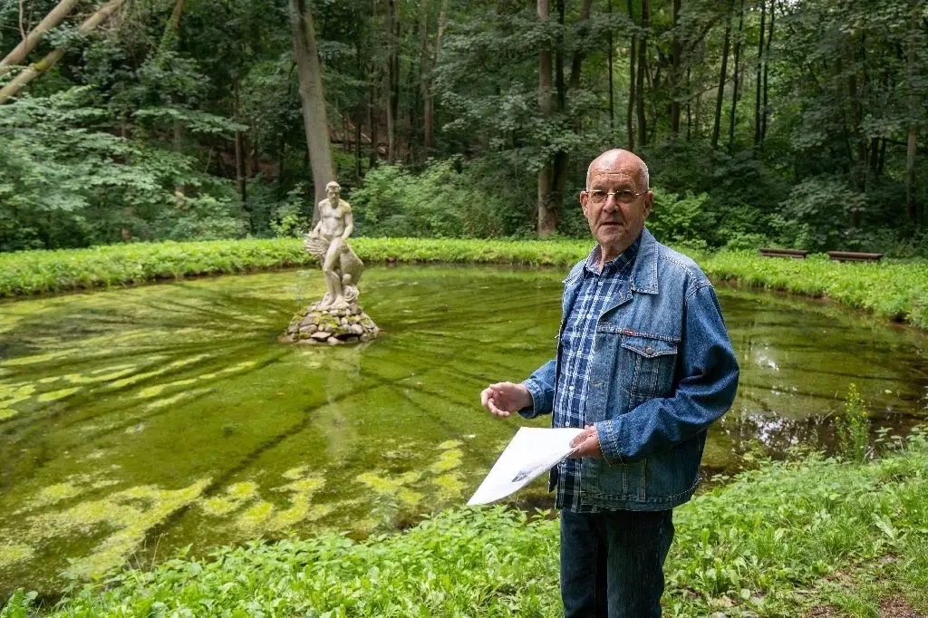 Wolfgang Pirscher gehört zu den Experten, die viel über den verwunschenen Park im Tal der Liebe bei Schwedt wissen.