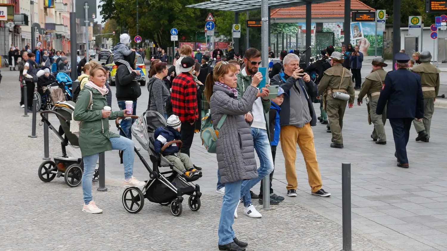 150 Jahre Freiwillge Feuerwehr in Oranienburg: Das Jubiläum wurde am Sonnabend (24. September) mit einem großen Umzug und Schauvorführungen gefeiert.