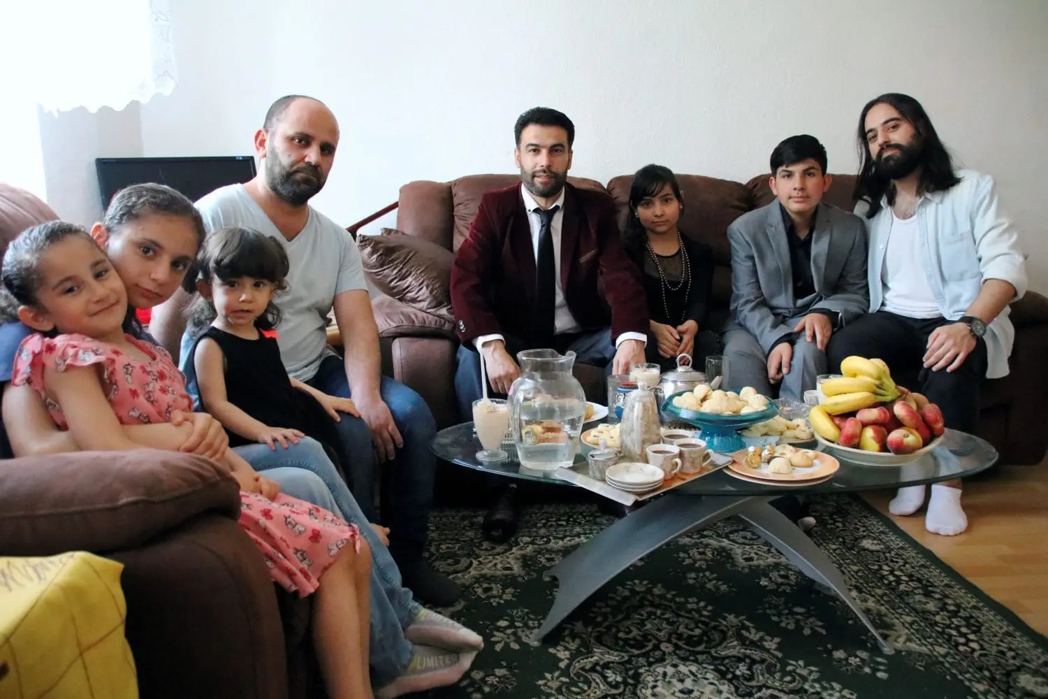 Vor zwei Jahren hat Mohammad Mohammad, ganz rechts im Bild, noch gemeinsam mit Freunden das Zuckerfest am Ende des Fastenmonats Ramadan gefeiert.