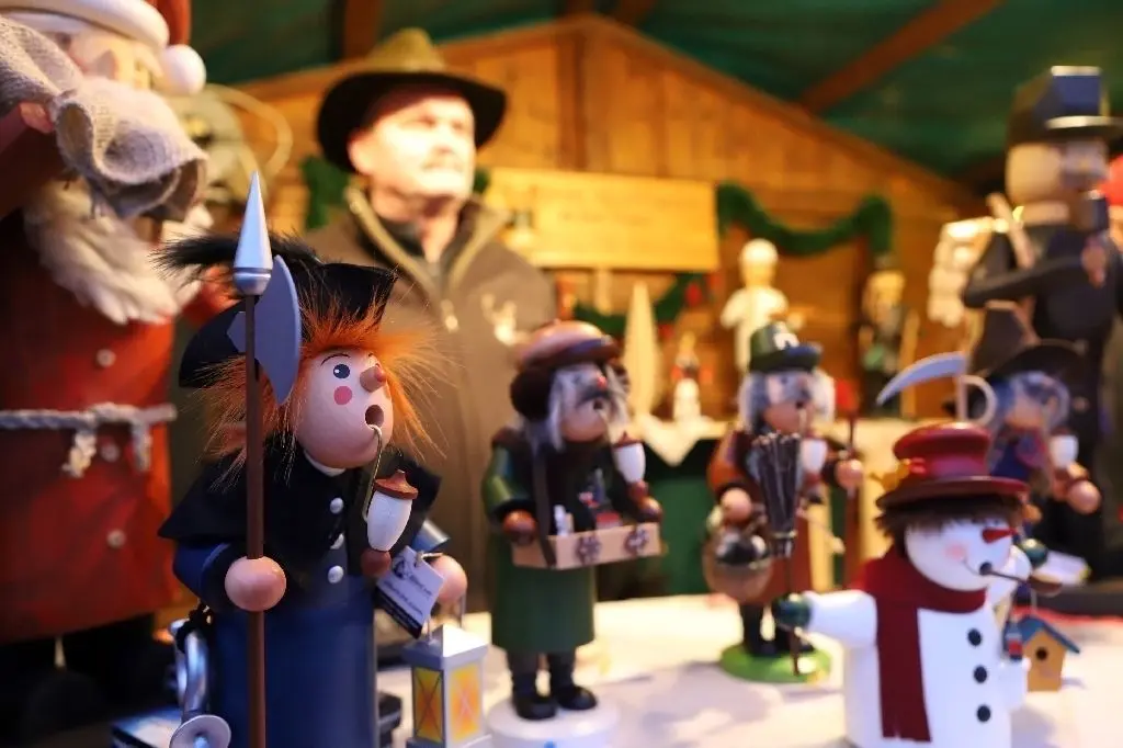 Handgemachtes aus dem Erzgebirge: Schicke Weihnachtsutensilien sind vom Neuzeller Weihnachtszauber nicht mehr wegzudenken. Gerade die handwerkliche Kunst wird von Besuchern geschätzt.