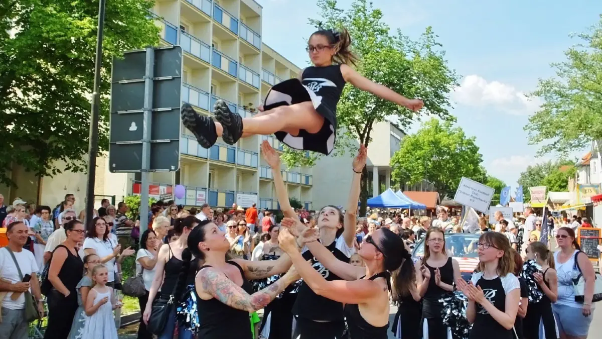 Heimatfest Erkner 2016: Hier Impression vom Umzug in der Friedrichstraße
Heimatfest Erkner