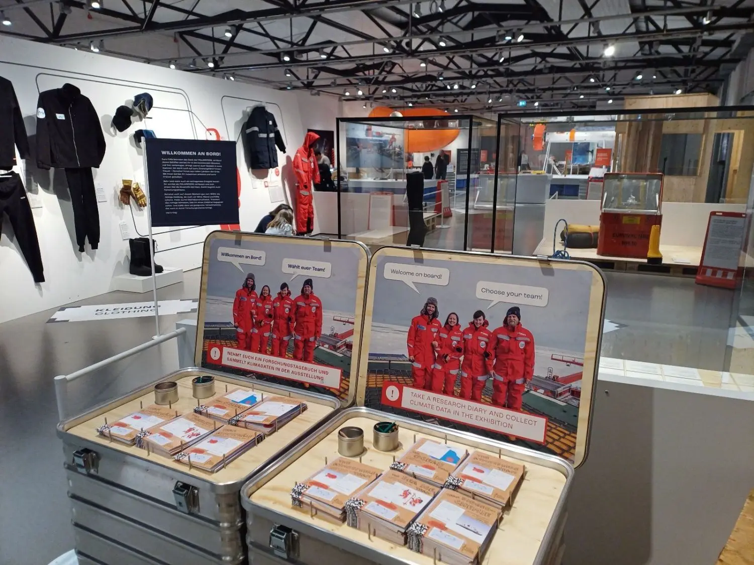 Blick in die neue Sonderaustellung „Dünnes Eis. Komm mit auf Klima-Expedition" im Technikmuseum Berlin-Kreuzberg. Sie beleuchtet den Klimawandel anhand einer reale Forschungsreise zum Nordpol, bei der Daten zur Erderwärmung erhoben wurden.