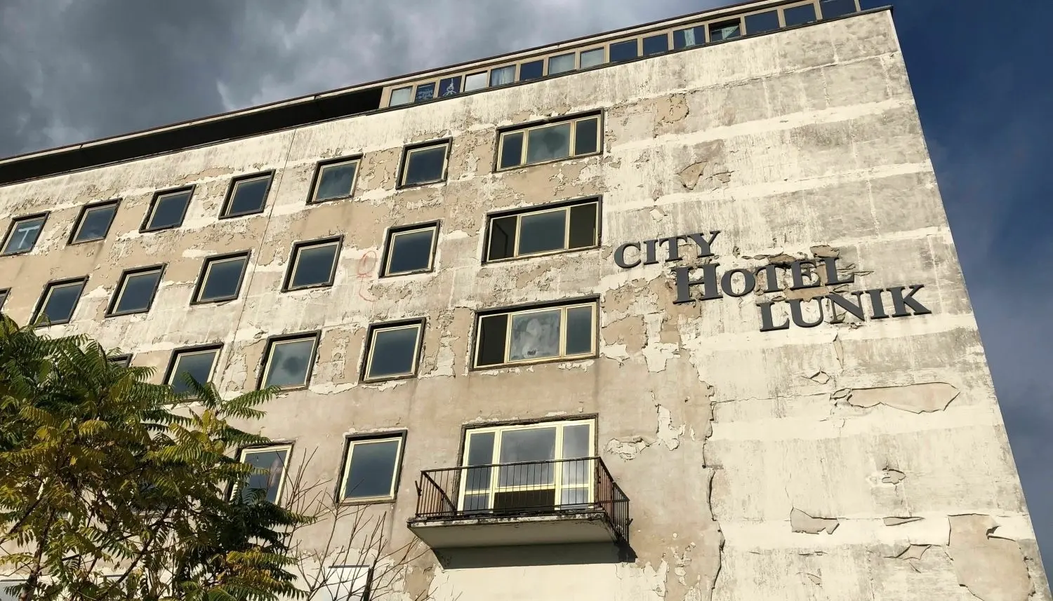 Einst das erste Haus am Platz, heute ein Schandfleck, aber nun zumindest im Eigentum der städtischen Gebäudewirtschaft.