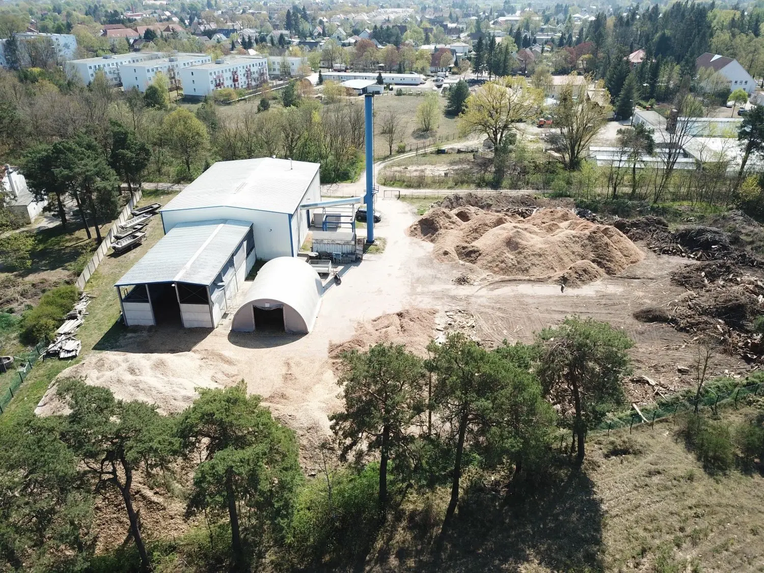 Das Holzkraftwerk in Fürstenwalde gibt es schon seit 1998 und wurde von der Baumpflege Bittner GmbH 2022 übernommen.