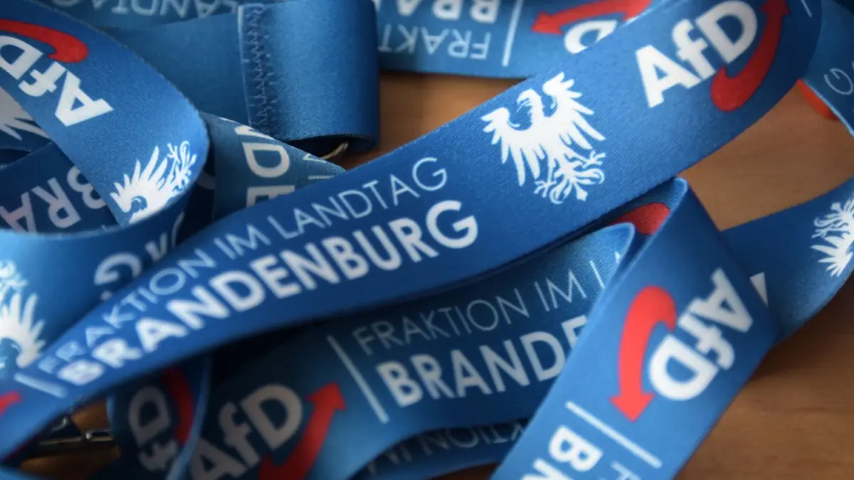 Der Wahlkreis 29 rund um Eisenhüttenstadt wurde 2019 von der AfD direkt gewonnen. Wer tritt für die Partei im kommenden Jahr bei der Landtagswahl an? Bei einer Mitgliederversammlung kam es zur Kampfabstimmung.
Auf der Mitgliederversammlung des AfD-Kreisverbandes Cottbus im Bowling-Center Kolkwitz ist Lars Schieske (MdL) am Samstag (30.04.2022) zum Kandidaten der Oberbürgermeisterwahl im September 2022 gewählt worden.