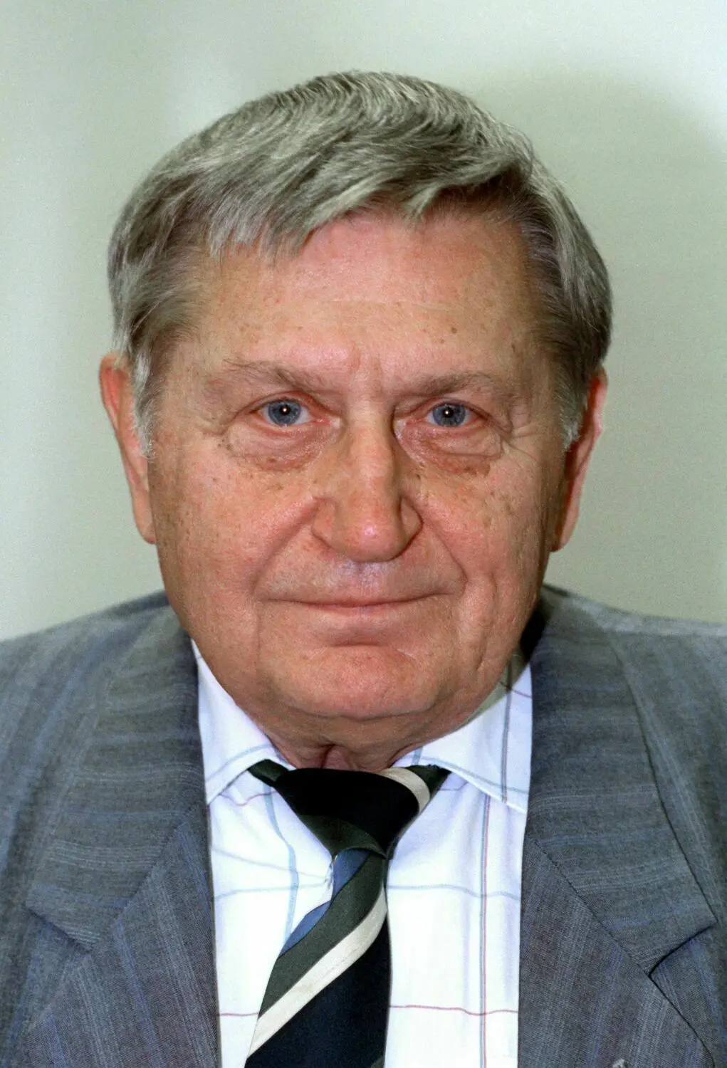 Aufmerksamer Beobachter auch nach der Wende: der Schriftsteller und Feuilletonist Heinz Knobloch im Jahre 1991 in Berlin.