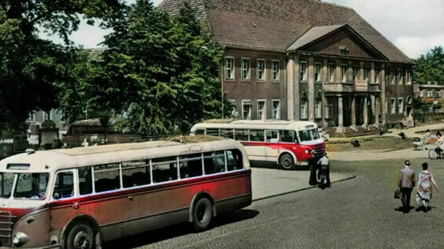 Nachkriegszeit in Oranienburg: So sah der Bahnhofsplatz in den 1950er-Jahren aus.