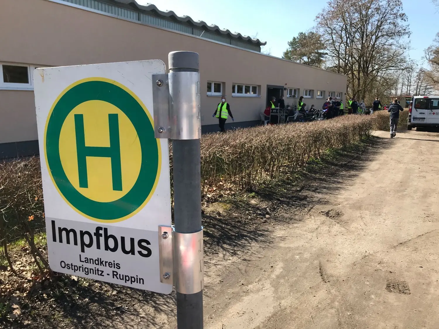 Der  Corona-Impfbus war bereits in mehreren Kommunen in OPR im Einsatz. Am 30. März unter anderem in Lindow und Gildenhall.