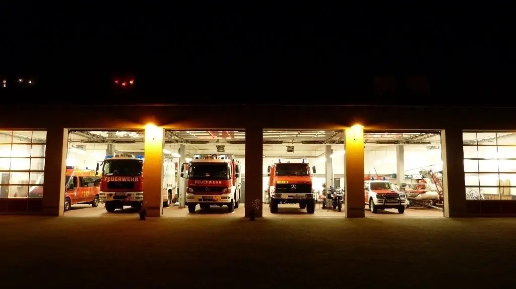 Das stattliche Ensemble einer Freiwilligen Feuerwehr, die Stützpunktfeuerwehr ist.