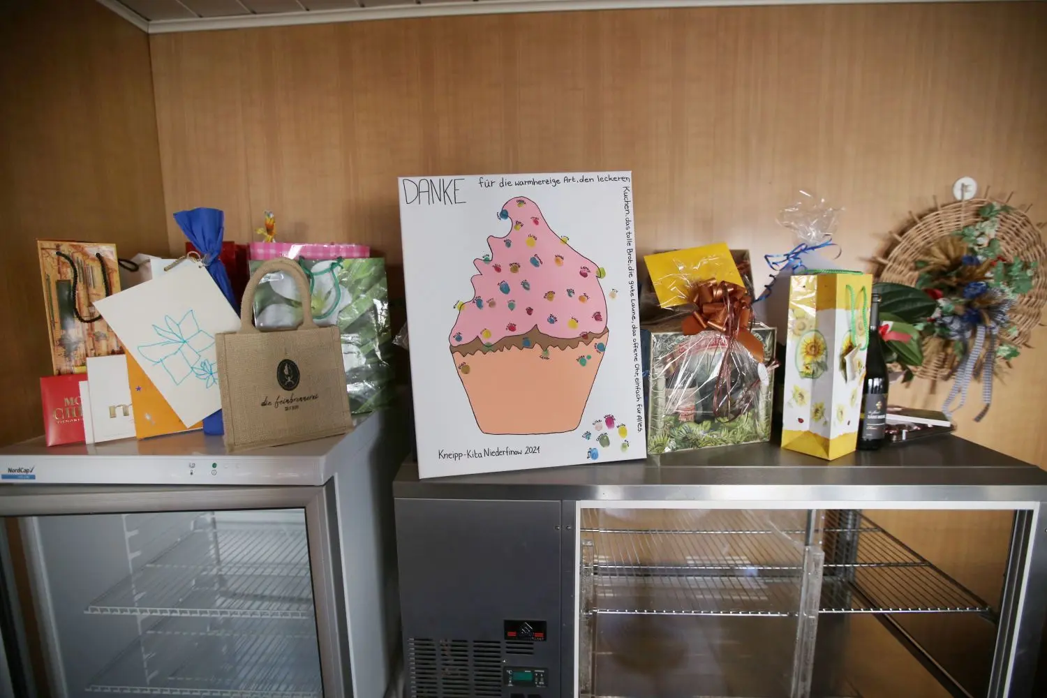 Große Resonanz: Zum Abschied gab es viele Präsente für die Bäckerei. Auch die Kita aus Niederfinow bedankte sich.