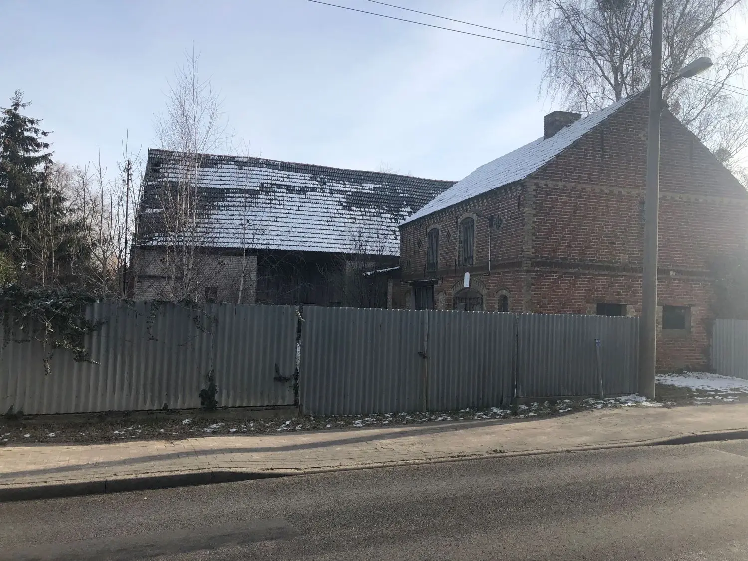 Dieses Grundstück in der Wensickendorfer Straße ist als neuer Standort der Feuerwache im Gespräch.