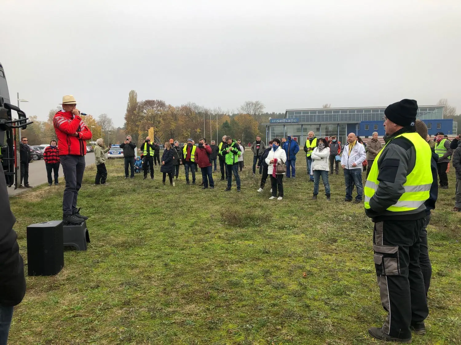 Am 9. November 2020: Querdenker-Kundgebung auf dem Inselvorplatz in Eisenhüttenstadt