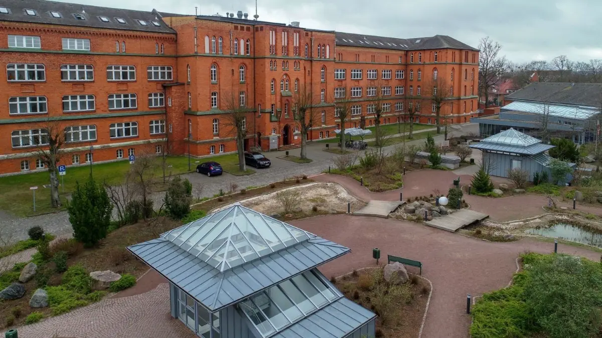 In der Kreisverwaltung der Uckermark in Prenzlau hatte das Thema Impfen gegen Corona in 2021 immer Priorität. Das zahlt sich jetzt aus.
