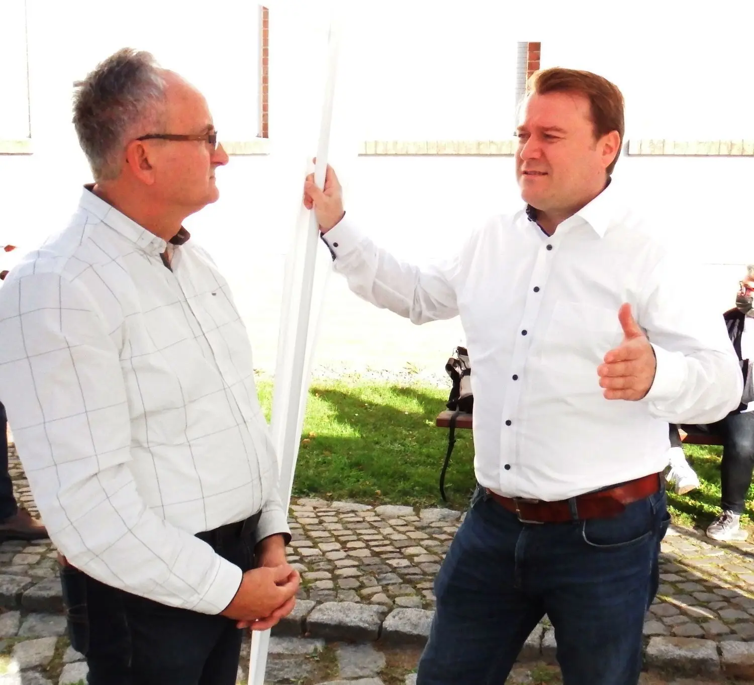 BEG-Geschäftsführer Thomas Simon (li) und Projektentwickler Rico Finster im Gespräch zum Heidekraut Quartier in Schönerlinde.
