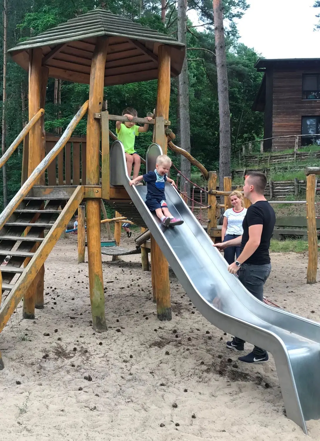 Diese Berliner Familie verlebte unbeschwerte Tage in der Jugendherberge Bremsdorfer Mühle (Oder-Spree).