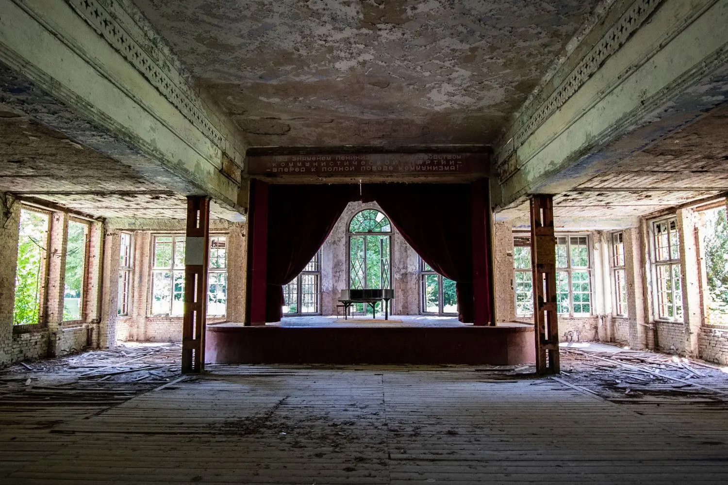 Die zum Teil maroden Klinikgebäude sind seit vielen Jahren als Fotomotiv und als Kulisse für Filmdreharbeiten beliebt.