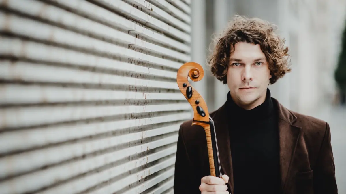 Konstantin Manaev leitet jetzt den Fürstenwalder Musikzyklus. Schon 2021 war der 38-Jährige für den Erfolg der Reihe mit verantwortlich. Interessant: Alle Konzerte waren ausverkauft.
Konstantin Manaev verantwortet ab sofort den Fürstenwalder Musikzyklus