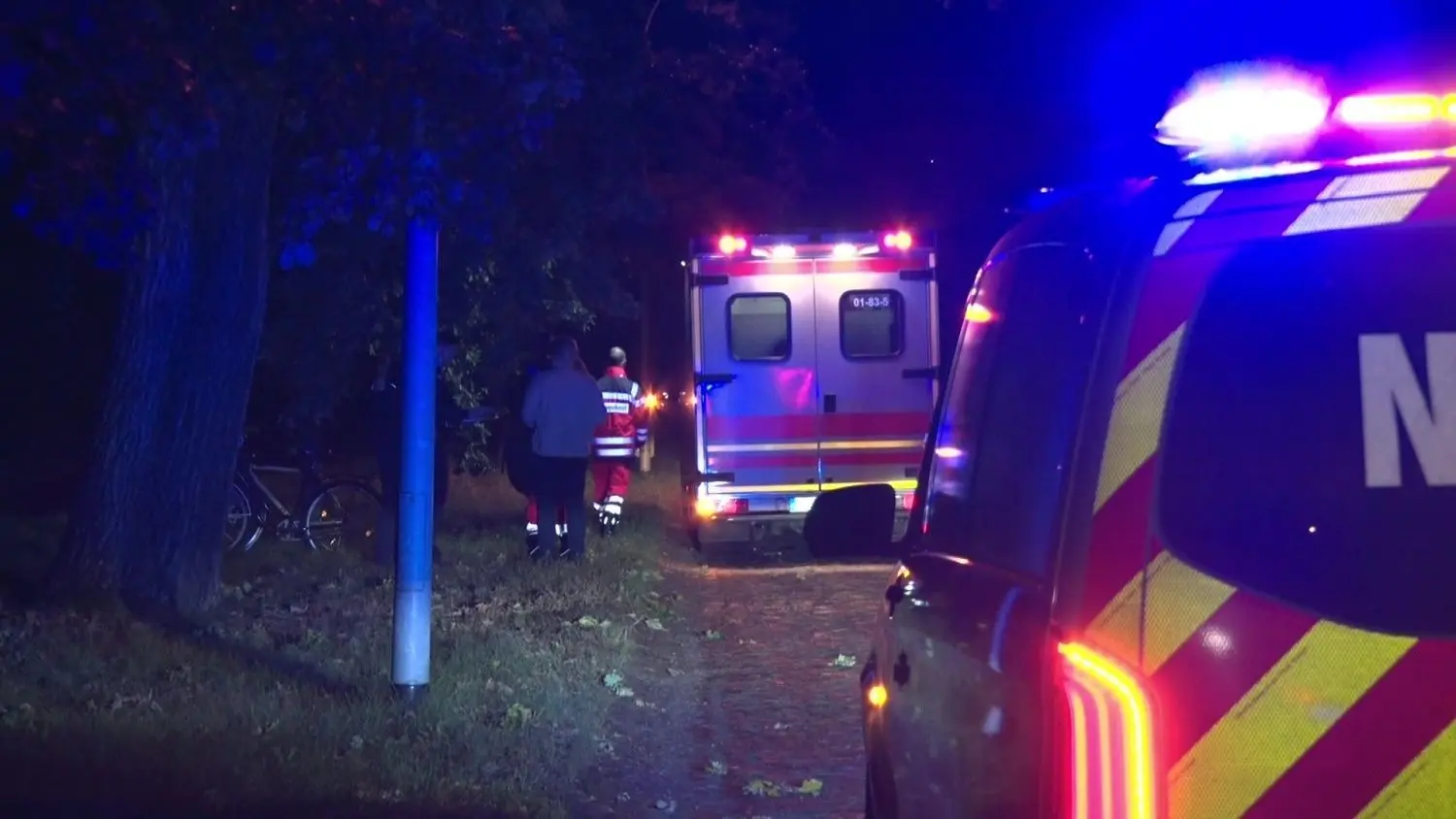 Ein Rettungswagen brachte den verletzten Fahrradfahrer unter Notarztbegleitung in ein Brandenburger Krankenhaus.
