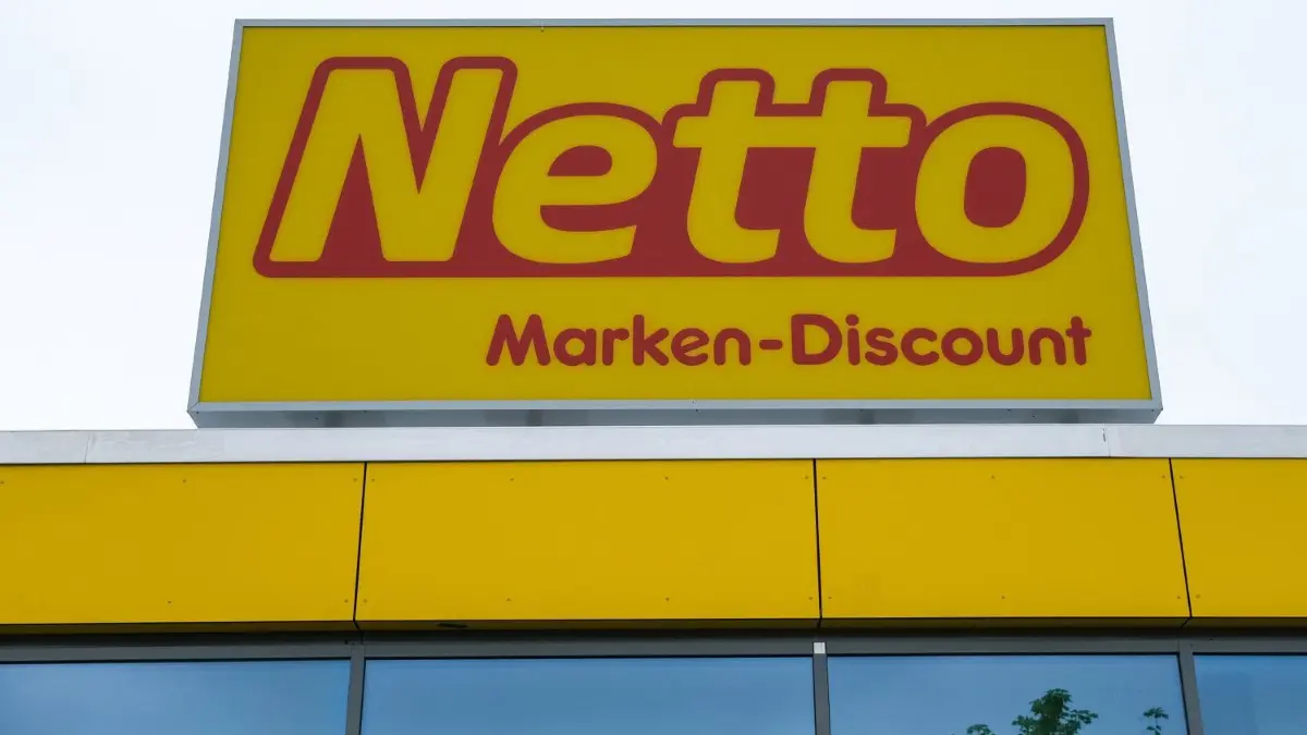 Kommt ein Netto nach Michelbach?
ARCHIV - 11.06.2020, Berlin: Der Marken-Discounter Netto in Marzahn-Hellersdorf. Deutschlands größter Lebensmittelhändler Edeka hat künftig allein das Sagen bei seiner Billigkette Netto Marken-Discount. Der Handelsriese übernimmt zum 1. Januar 2021 die verbliebene 10-prozentige Beteiligung der Tengelmann-Gruppe an der Filialkette, wie Edeka und ein Tengelmann-Sprecher am 02.07.2020 mitteilten. Zuvor hatten die «Lebensmittel Zeitung» und das «Handelsblatt» darüber berichtet. Foto: Jens Kalaene/dpa-Zentralbild/dpa +++ dpa-Bildfunk +++