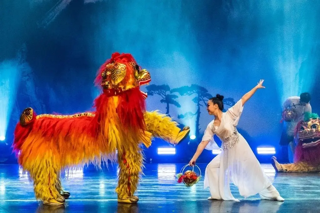 Zirkus ohne Tiere? Auch die Chinesen verzichten nicht komplett. Allerding ist die Löwennummer weniger gefährlich und braucht keine Käfige.