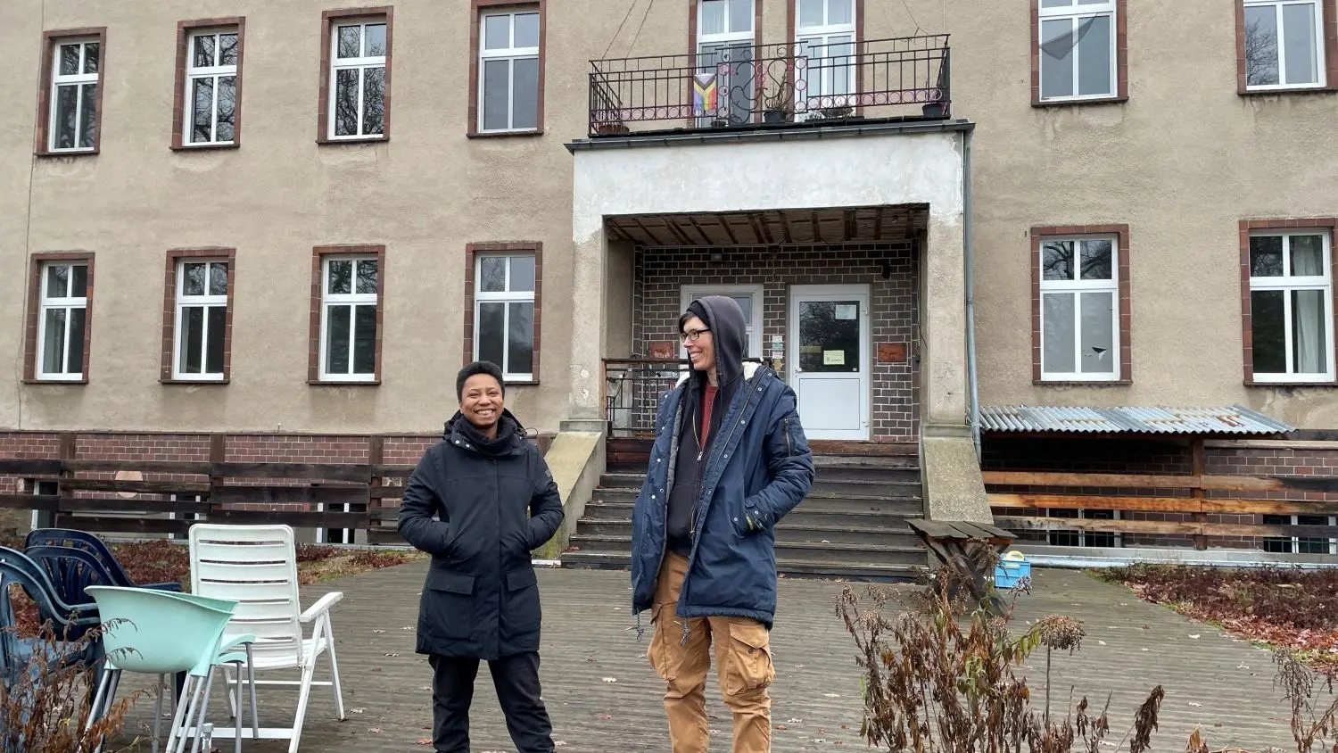 In zehn Jahren einiges erreicht: Miro Vogt und Karla Pinto vom Verein „Kultur und Bildung in Brandenburg“ (Kubib), der seit zehn Jahren das Schloss-Areal in Cöthen bei Bad Freienwalde entwickelt.