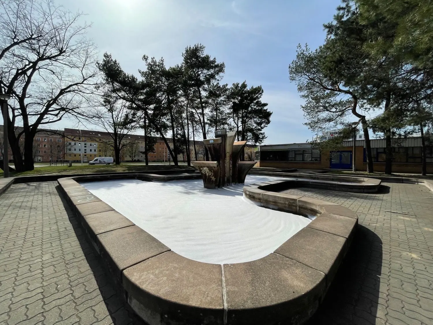 So sieht es aus, wenn Schaumbad in den Denver-Brunnen gekippt wird.