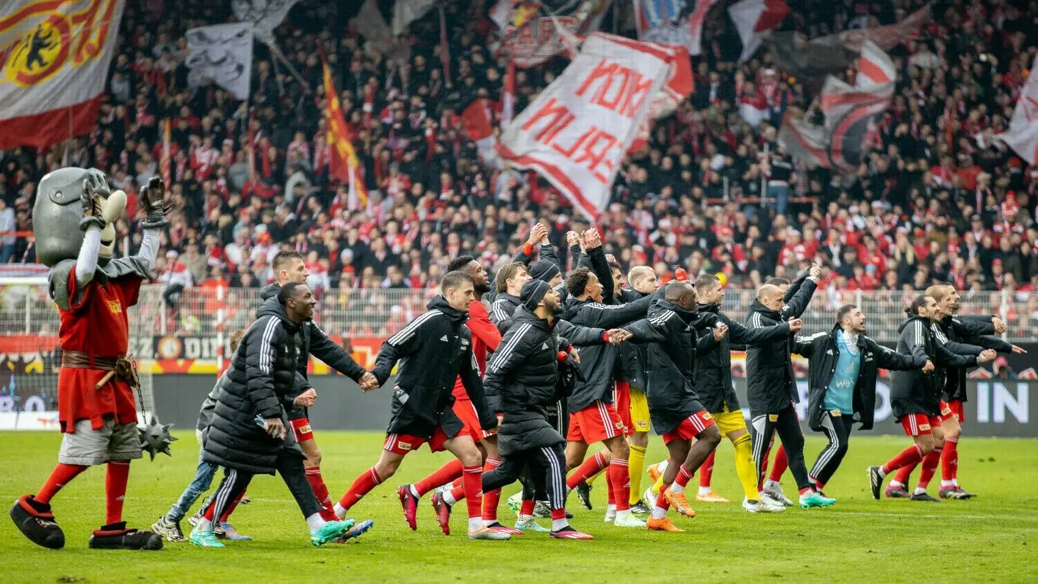 Mit dem 3:0 (0:0) gegen den VfB Stuttgart ist der 1. FC Union Berlin der große Gewinner des Spieltags in der Fußball-Bundesliga im Kampf um die Plätze für die Champions League
