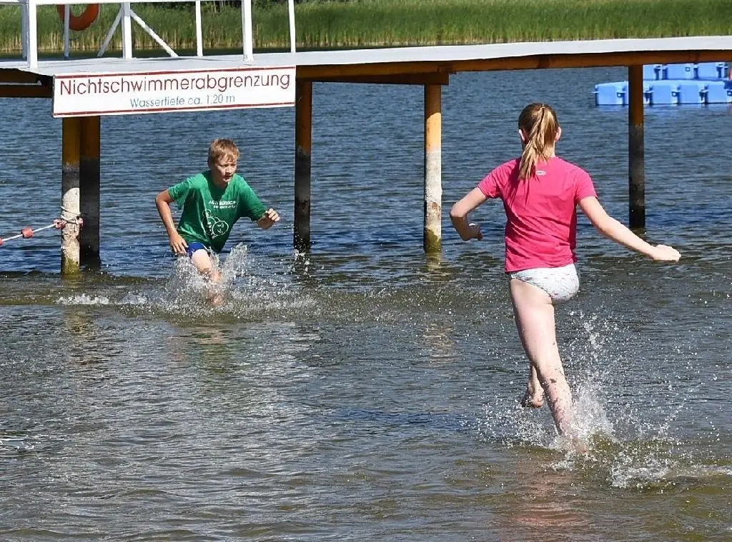 Angenehm und anstrengend: Teil drei des Quadrathlons fand im etwa 21 Grad kühlen Wolletzsee statt – der Lauf ging ziemlich in die Beine.
