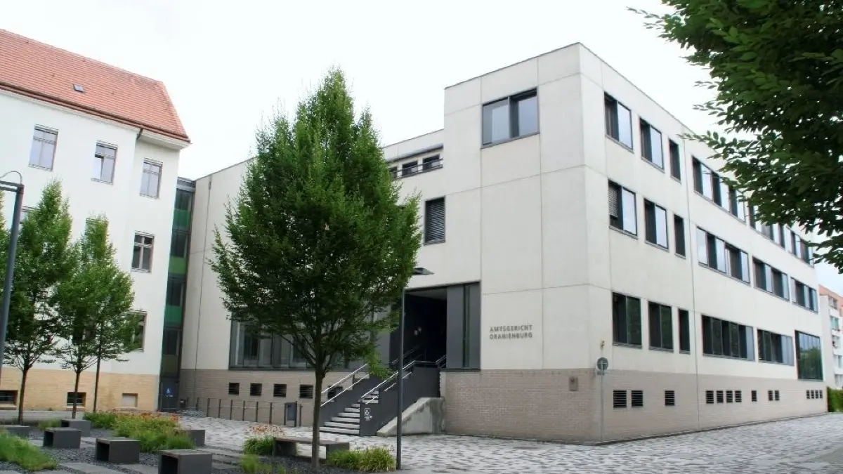 Der Fall wird vor dem Amtsgericht Oranienburg fortgesetzt.
Außenansicht Amtsgericht Oranienburg, 12.07.2018