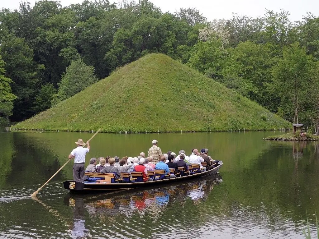 Gemütlich: eine Gondelfahrt durch den Park Branitz