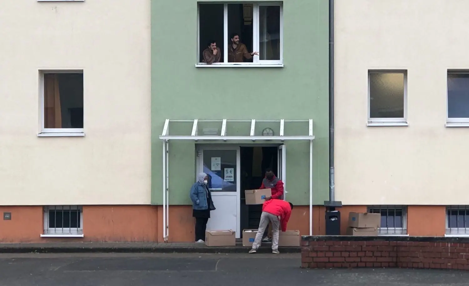 Neu angekommene Flüchtlinge in Eisenhüttenstadt